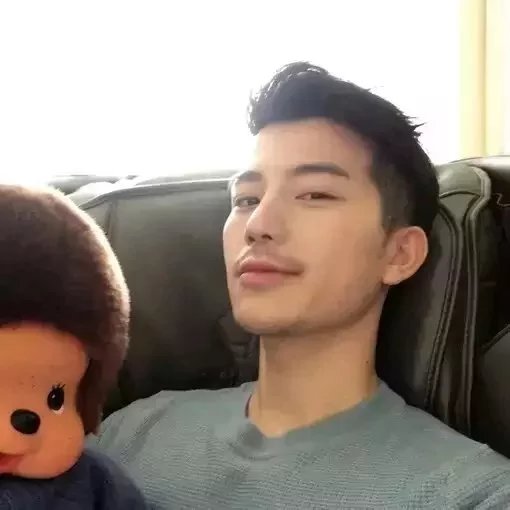 提他就会笑