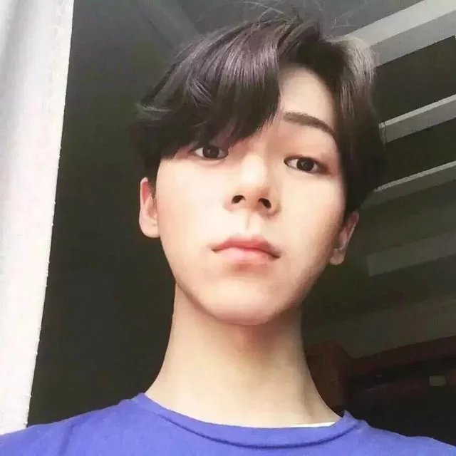 摸摸头