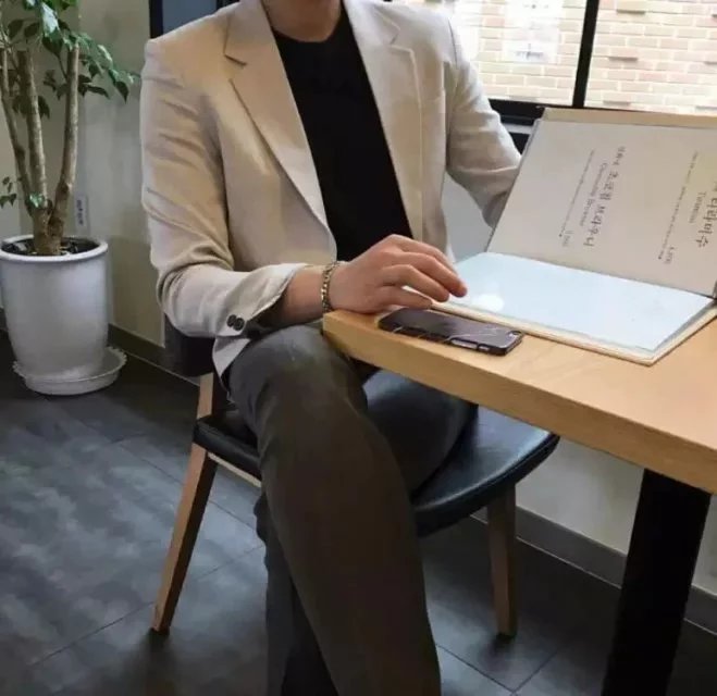 A`自帶圣光的男