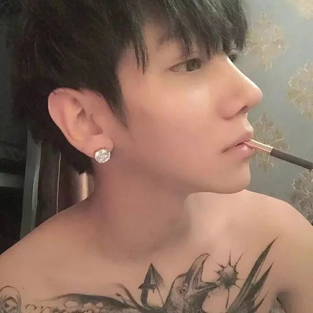 A男人不止一面