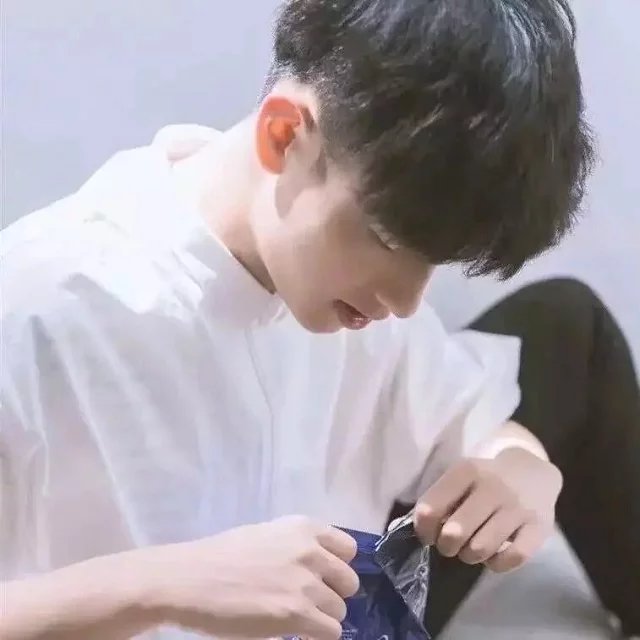 嗯嗯呢