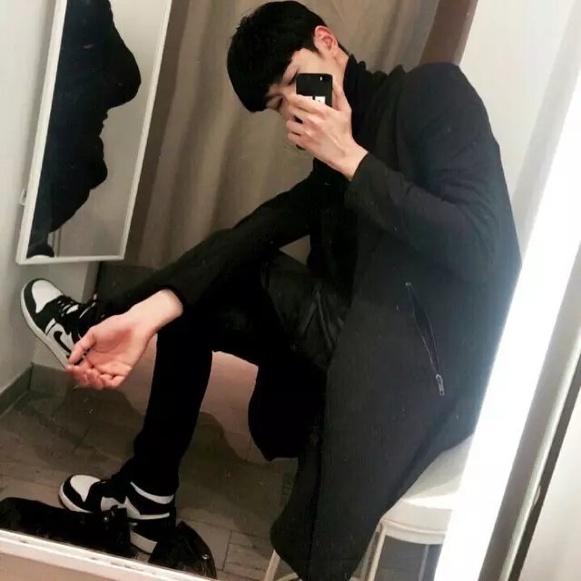 爱穿裤衩搬砖